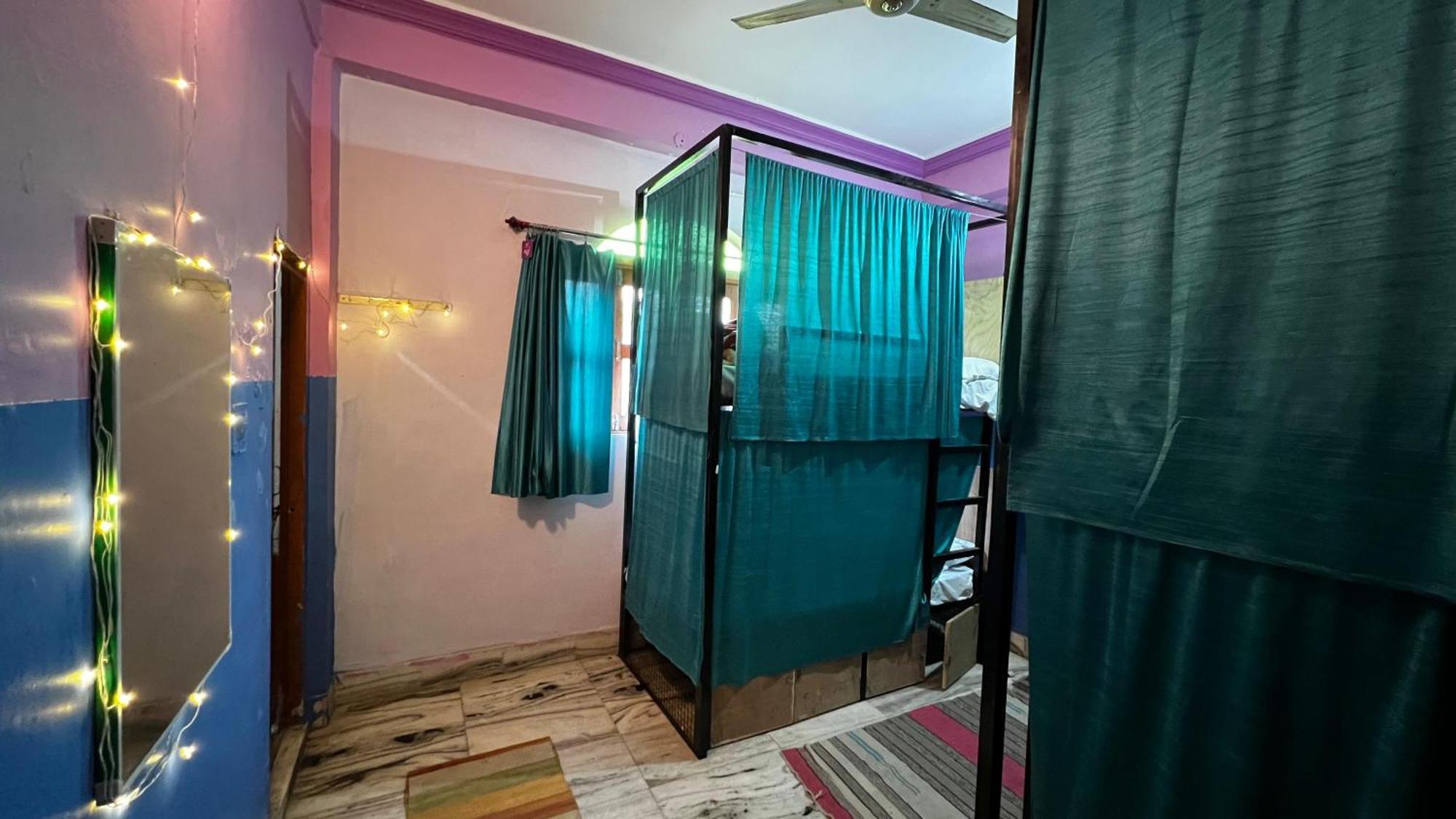 Safar Hostel พุชการ์ ภายนอก รูปภาพ